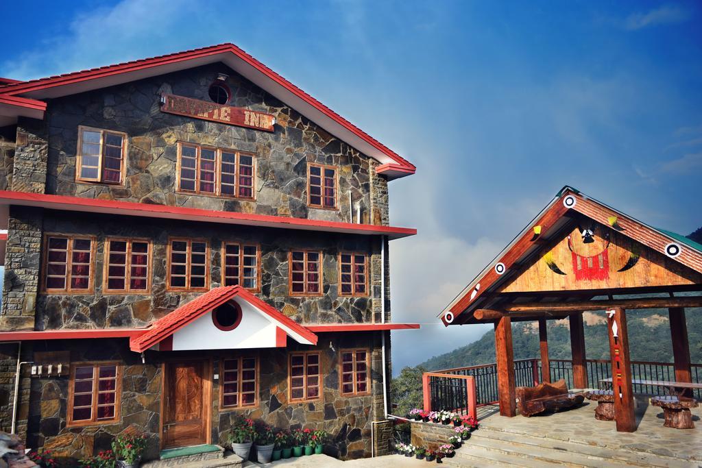 Dovipie Inn Kohima Luaran gambar
