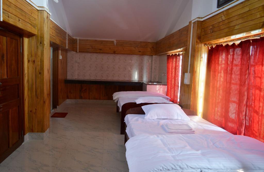 Dovipie Inn Kohima Luaran gambar